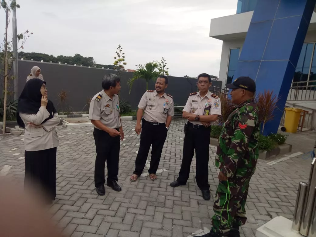 Babinsa Koramil 0816/18 jalin keakraban dengan KKP Juanda melalui Komsos
