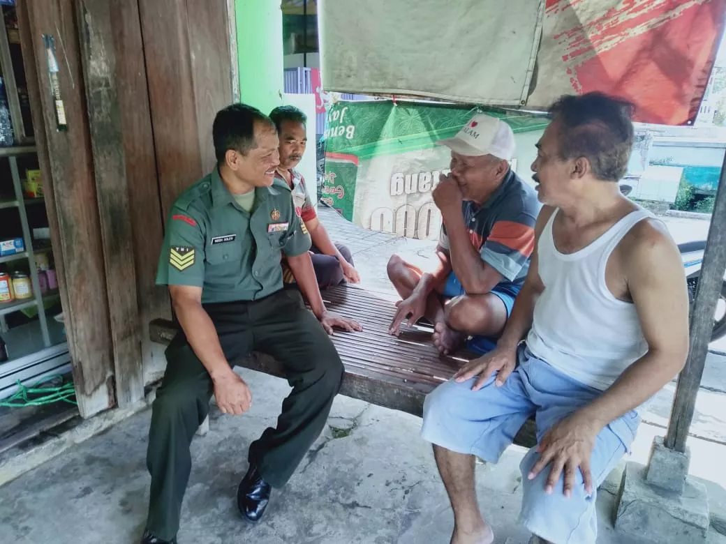 Babinsa Koramil 0816/08 Jabon Serka Soleh secara rutin dan berkesinambungan melaksanakan Komunikasi Sosial