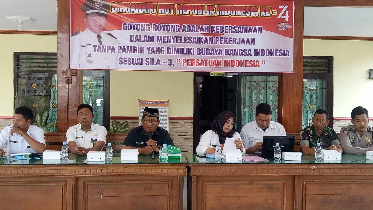 Babinsa Koramil Jabon Hadiri Rapat Anggota Tahunan RAT Di Desa Binaannya.