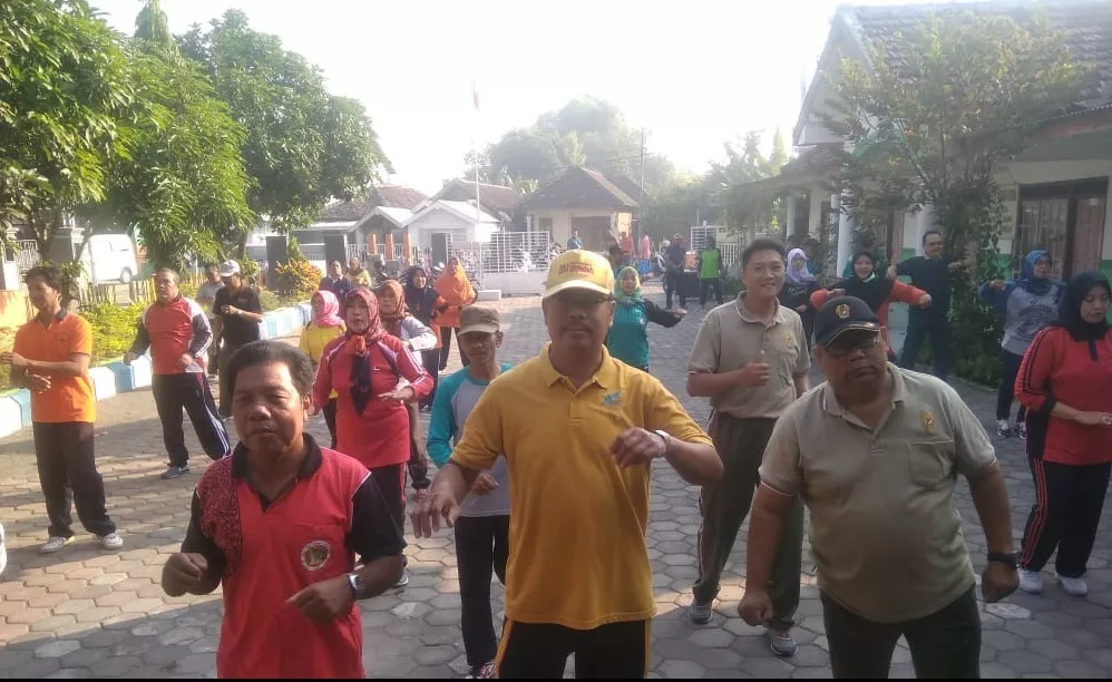 Personil Koramil 0816/08 Jabon Menghadiri Senam SKJ Di Ds Pejarakan