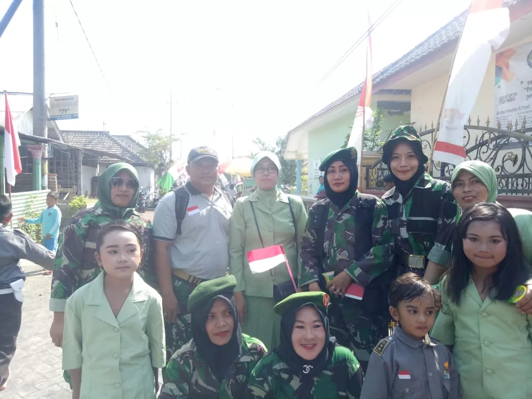 	Babinsa 0816/08 Jabon selalu aktif pam jalan sehat di Ds. Kedungrejo