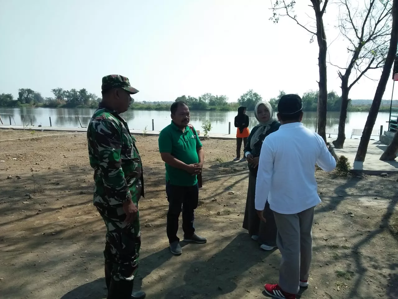 Babinsa Koramil 0816/08 Jabon Dan Ketua DPRD Kabupaten Sidoarjo Berkunjung ke Pulau Lusi