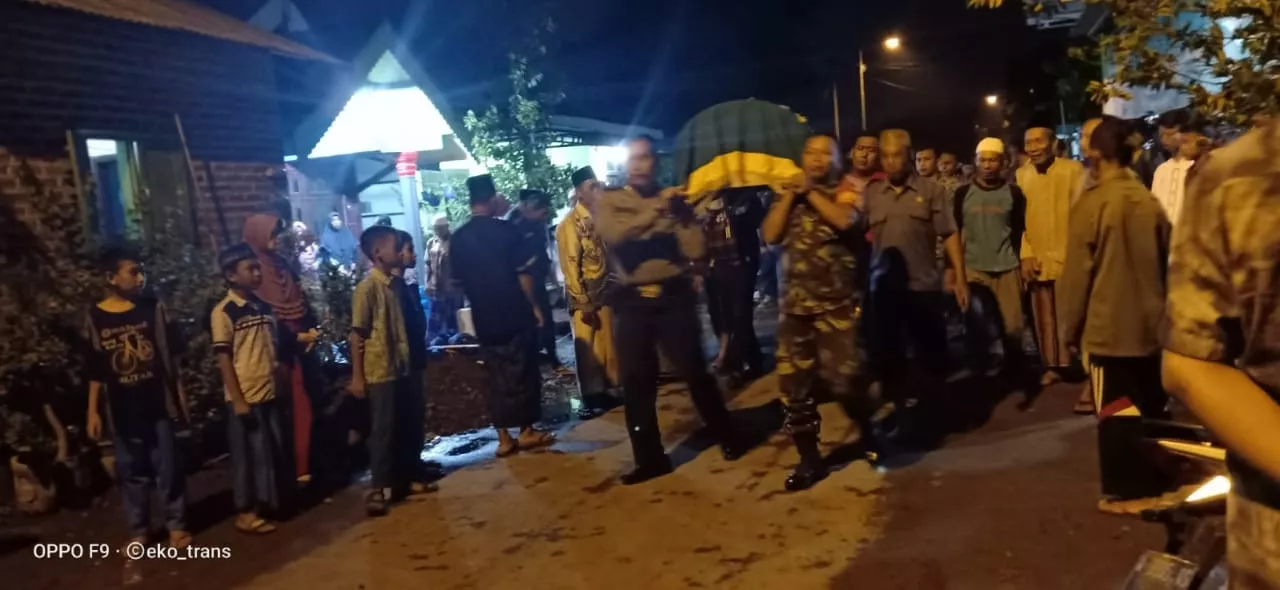 Serda Aviv Ashab Personil Koramil 0816/08 Jabon Laksanakan Takziah Bersama Warga.