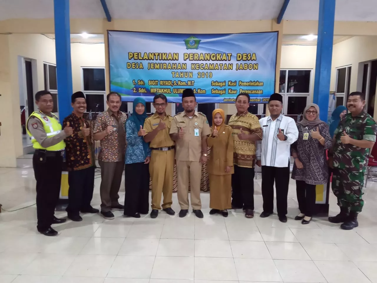 Danramil 0816/08 Jabon Menghadiri Pelantikan Perangkat Ds Jemirahan.