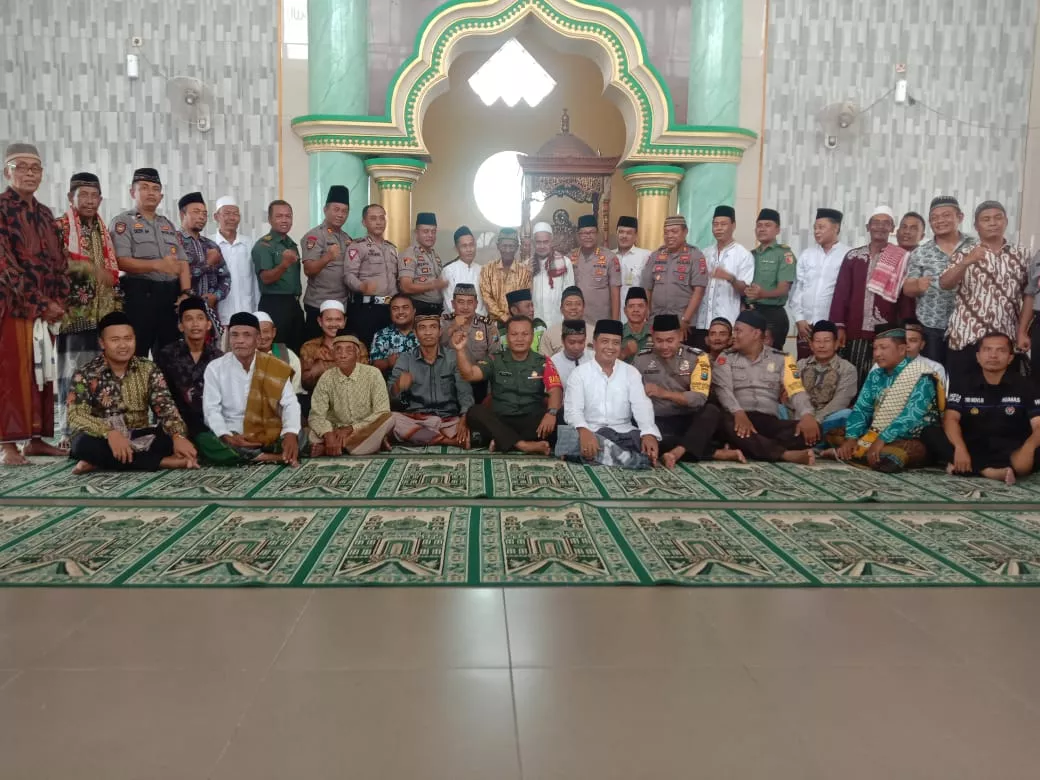 Forkopimka Jabon melaksanakan Sholat Jumat Di Ds Tambak Kalisogo.