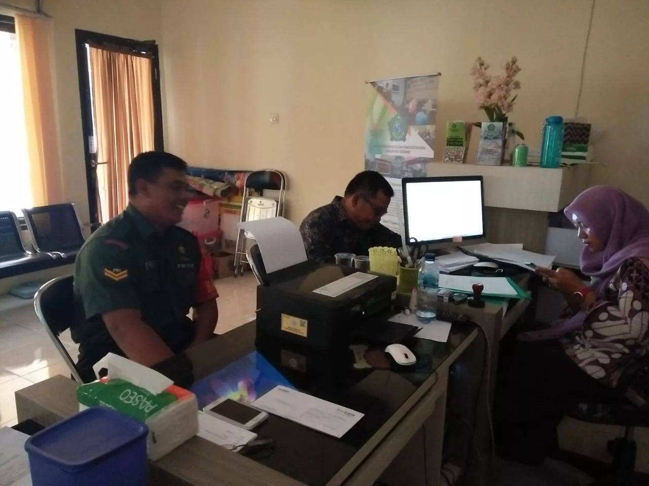 Komsos Babinsa Jabon Dengan perangkat Desa Kupang