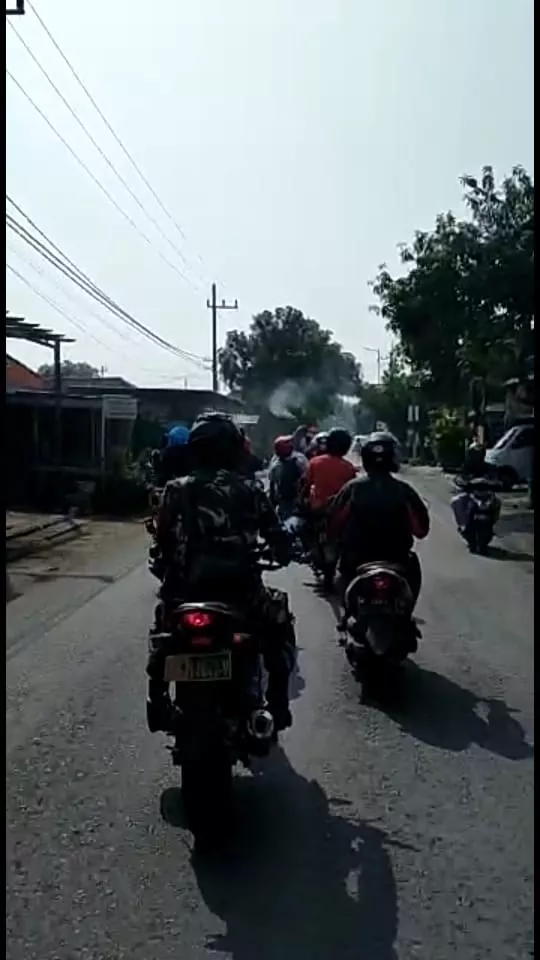 KORAMIL SEDATI BERSAMA INSTANSI TERKAIT ADAKAN PENYEMPROTAN DISINFEKTAN DI SEPANJANG JALAN RAYA SEDATI