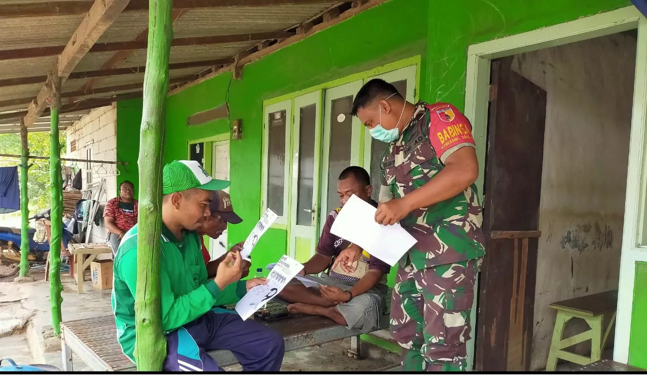 Upaya Babinsa Cegah Penyebaran Covid-19 Dengan Komsos dan Edukasi ke Masyarakat