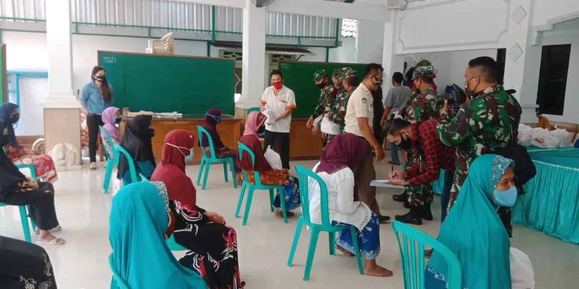 Perusahaan djarum Super bersama kodim 0816 melaksanakan giat baksos bagi-bagi Sembako