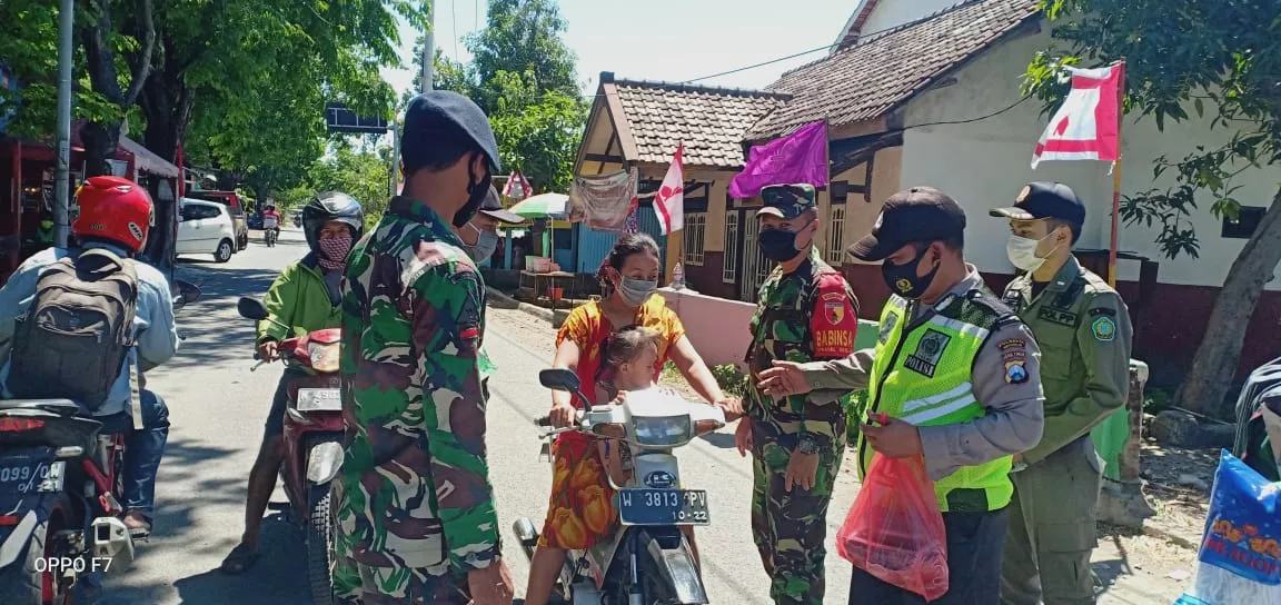 TNI-Polri Dan Satpol PP Jabon Beri Tindakan Pelanggar Masker Serta Bagi-Bagi Masker.