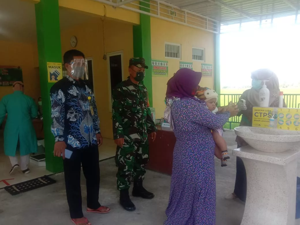 Babinsa Desa Dukuhsari Jabon Hadiri Posyandu Balita Di Masa Pandemi Covid 19.