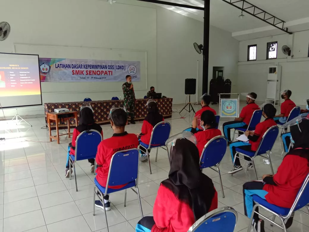 Koramil 0816/18 Sedati Memberikan Materi Kepemimpinan Kepada Siswa SMK Senopati Kecamatan Sedati