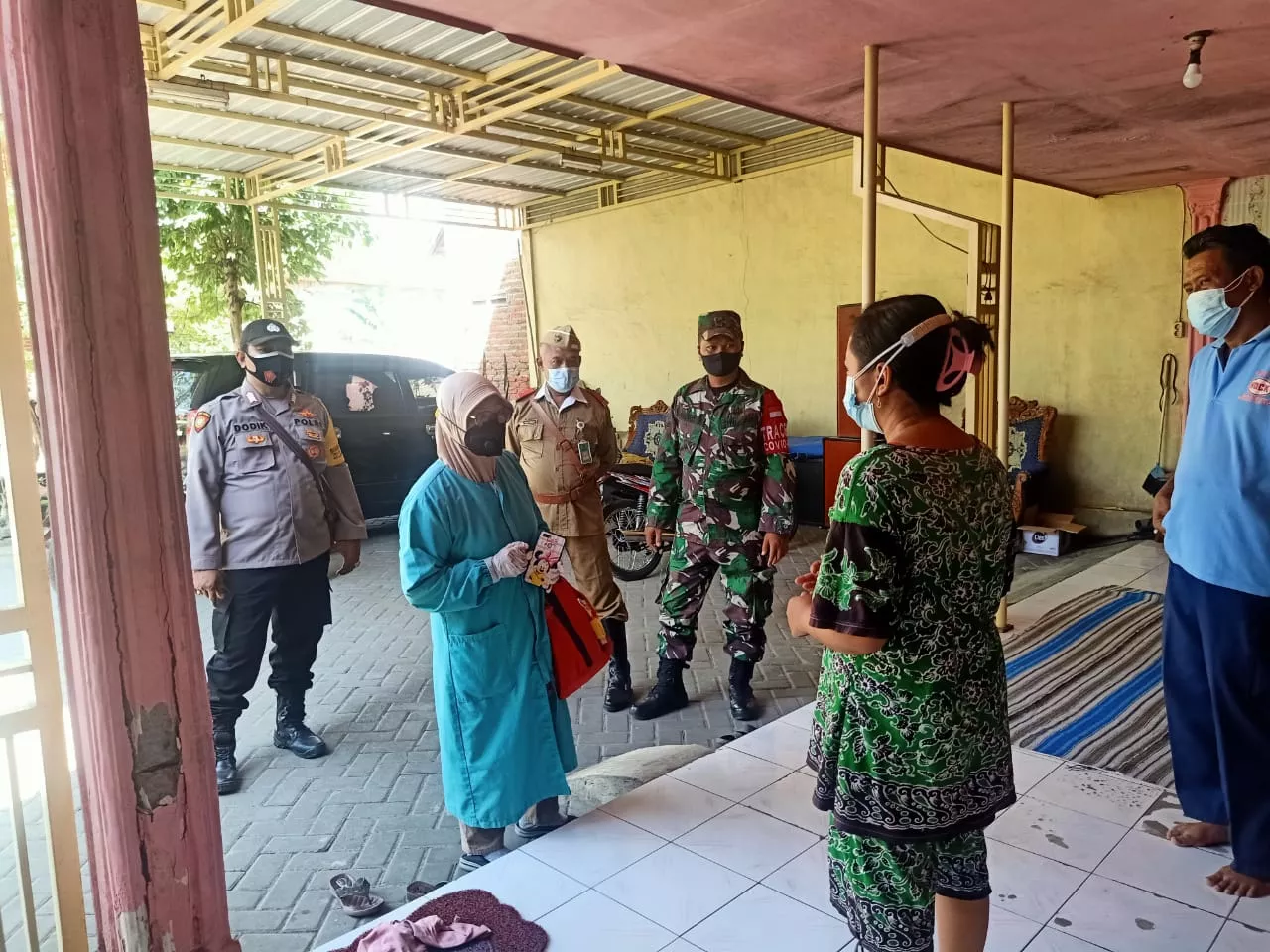 Babinsa Koramil Jabon Dampingi Kegiatan Tracing Contact Covid-19