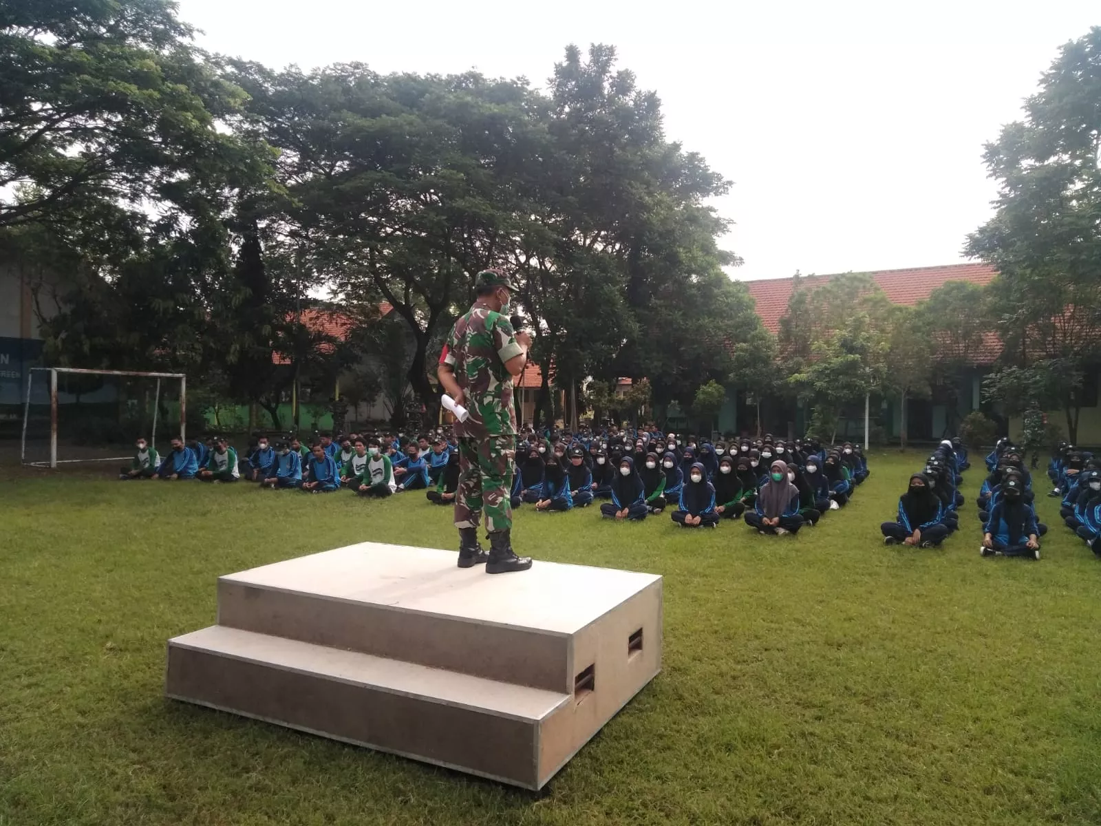Personil Koramil Jabon Melaksanakan Giat Pembentukan Kedisiplinan Siswa-Siswi SMK N Jabon.