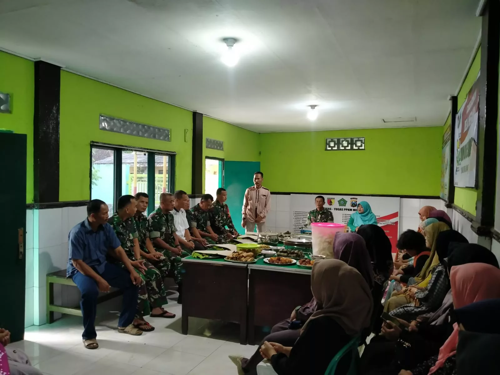 Personil Koramil 0816/08 Jabon Beserta Persit Melaksanakan Halal Bi Halal.