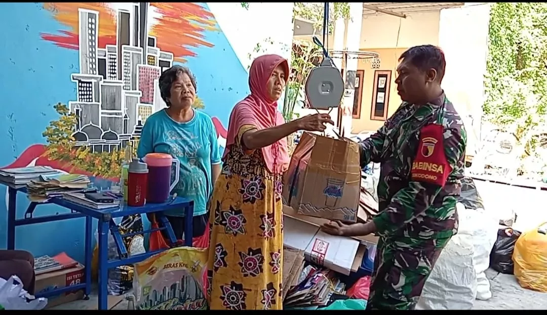 UPAYA MENGATASI DAMPAK NEGATIF SAMPAH PLASTIK MENJADI KEGIATAN YANG POSITIF