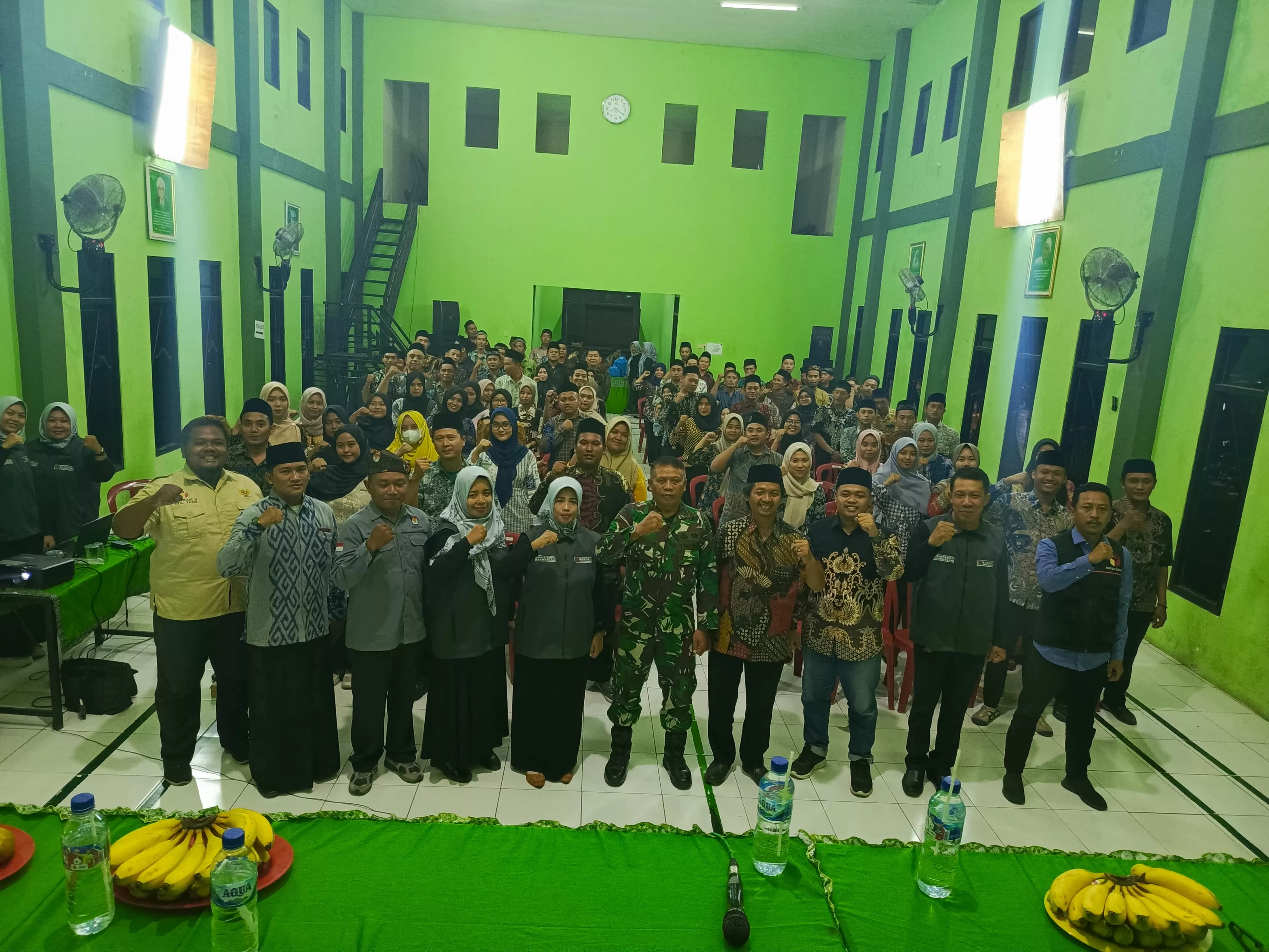 Danramil 0816/11 Tarik Hadiri Acara Pelantikan dan Pembekalan Pengawas Tempat Pemungutan Suara PTPS Di Gedung Serbaguna MWC NU Kec Tarik.