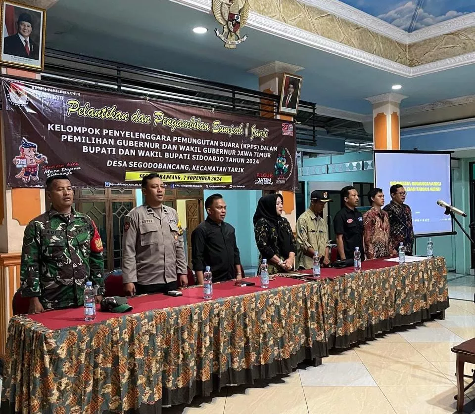Babinsa Koramil 0816/11 Tarik Hadiri Pelantikan KPPS Pemilu 2024 di Desa Binaan