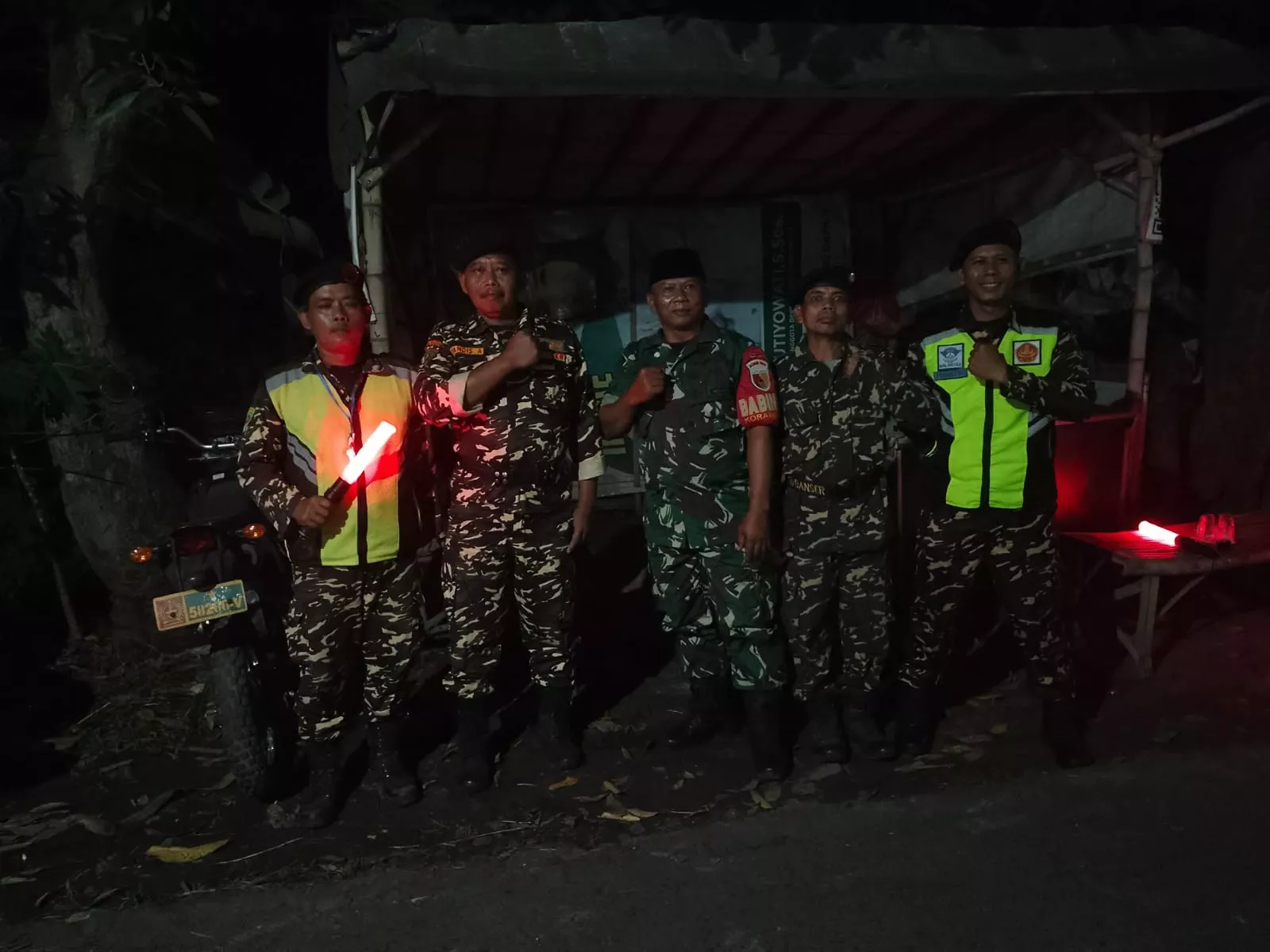 Babinsa dan Banser Balongbendo Gelar Patroli di Desa Jeruk Legi, Sinergi Hangat Demi Jaga Kamtibmas dan Cegah Gangguan Keamanan