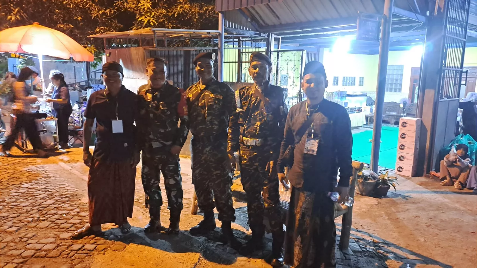 Babinsa Balongbendo Bersama Banser dan Warga Patroli Malam, Eratkan Kebersamaan di Gagangkepuhsari