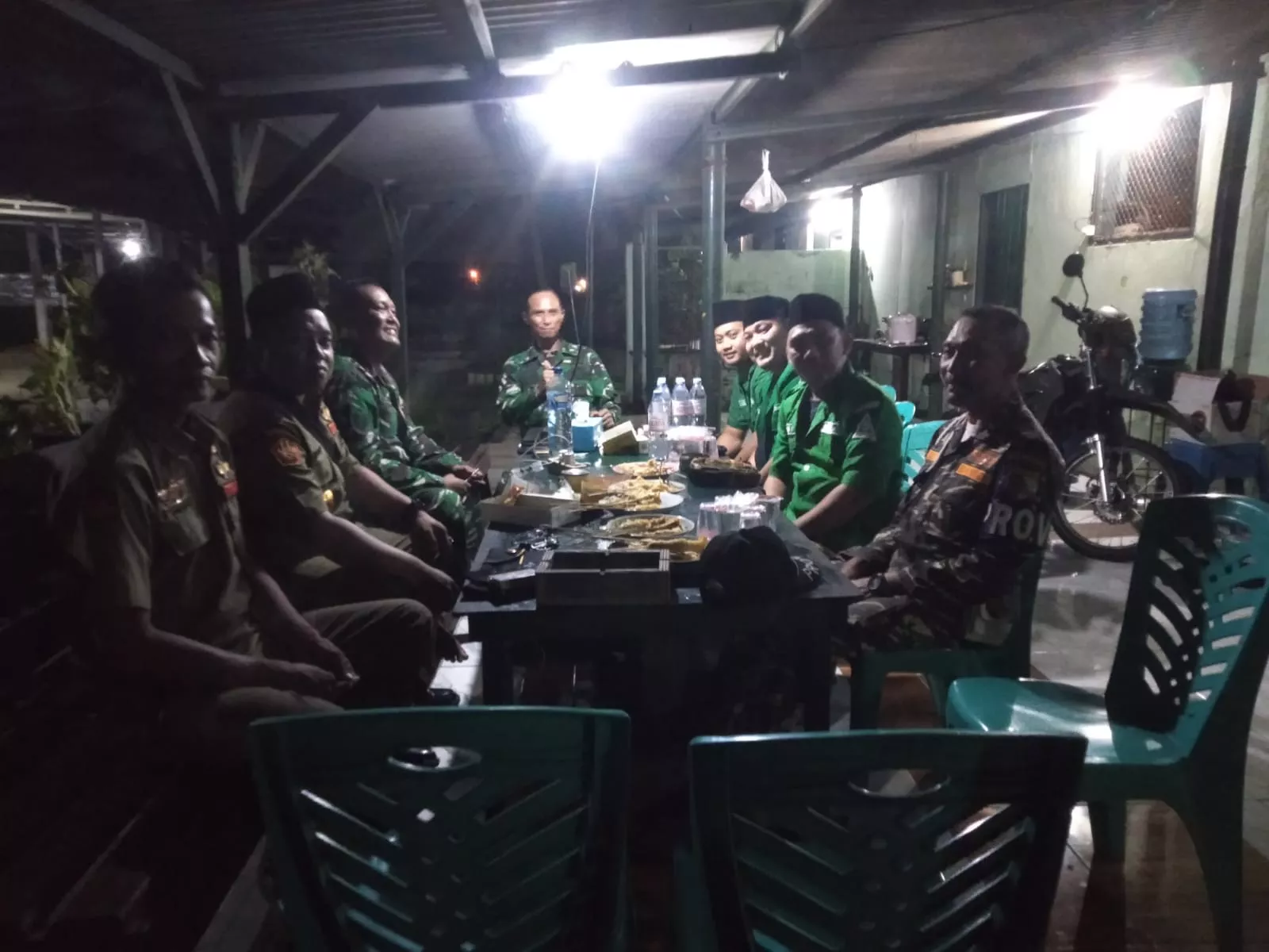 Ngopi Bareng Ansor dan Koramil Prambon: Sinergi Hangat Demi Keamanan dan Kepedulian Sosial