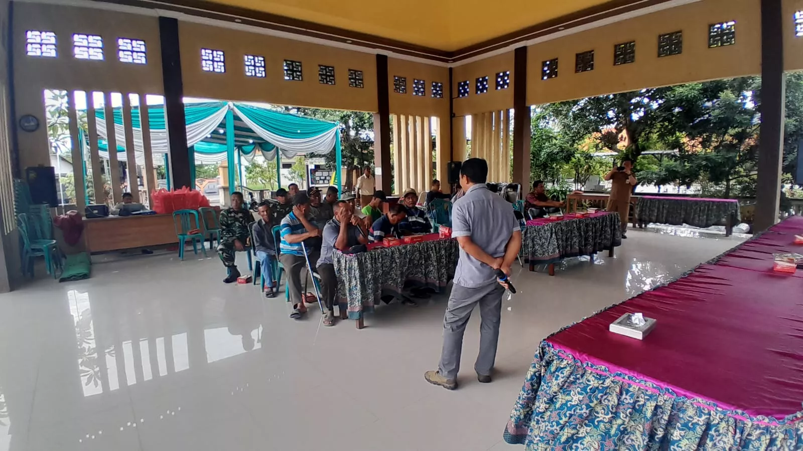 Wujudkan Pertanian Mandiri, Satgas TMMD ke-126 Kodim Sidoarjo Latih Warga Kedondong Buat Pupuk Kompos