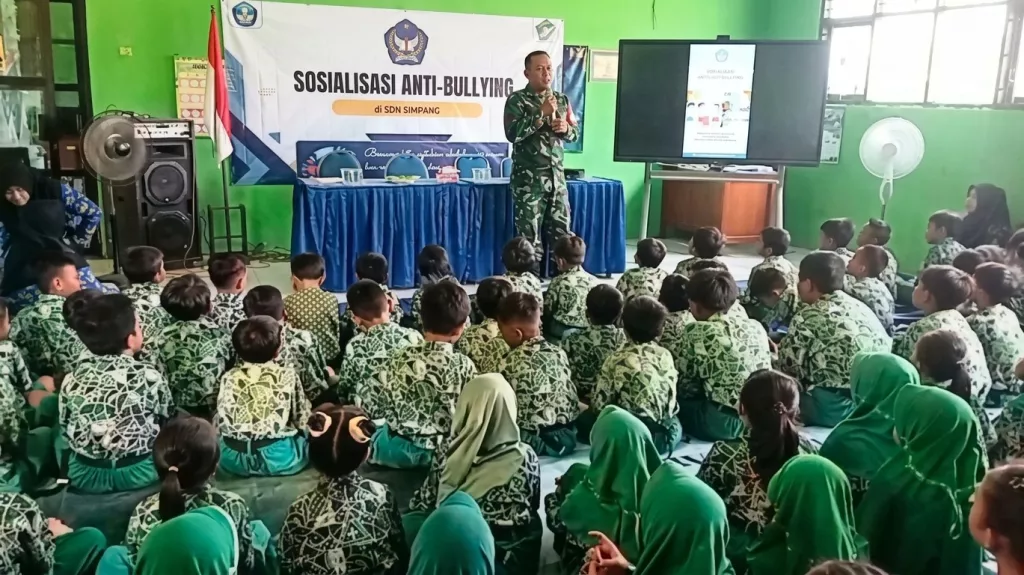 Cegah Perundungan Sejak Dini, Babinsa Prambon Edukasi Siswa SDN 2 Kedungsugo