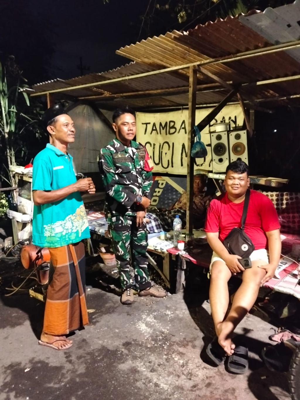 Patroli Babinsa Sawotratap Perkuat Rasa Aman, Cegah Aksi Gengster Sejak Dini