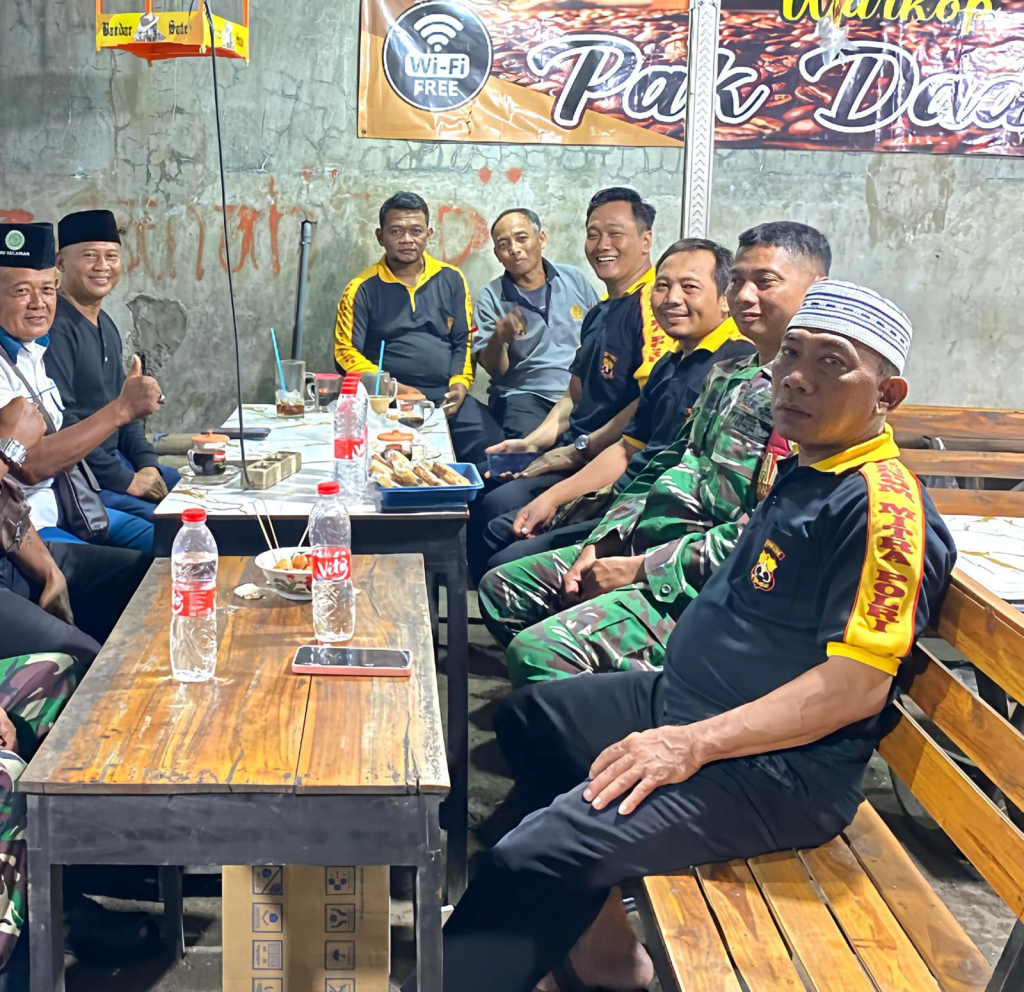 Babinsa Sidomojo Ajak Warga Perkuat Keamanan Lingkungan di Musim Penghujan