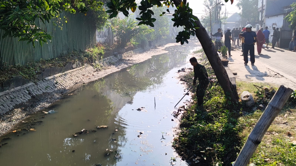 Bersih Lingkungan, Eratkan Kebersamaan: Karya Bhakti HUT Korem 084/Bhaskara Jaya ke-60 Hadir untuk Negeri