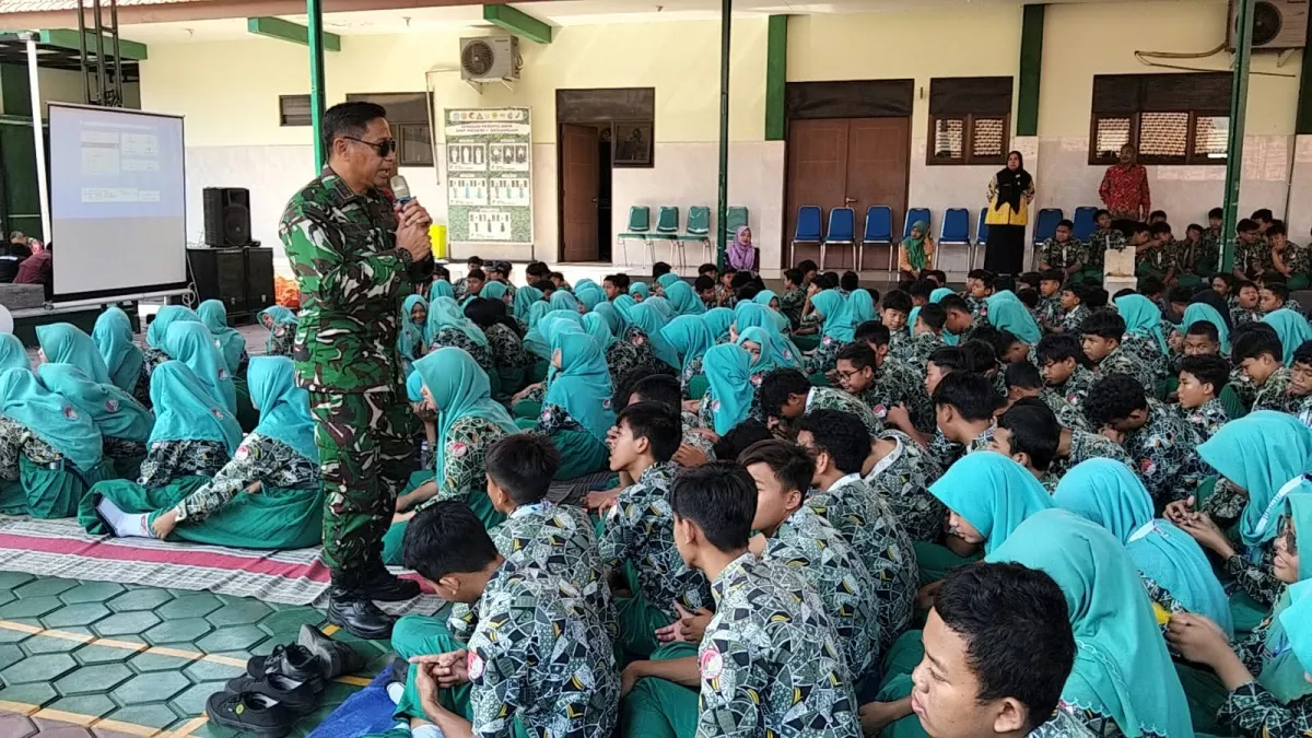 Danramil Gedangan Ajak 900 Siswa SMPN 1 Gedangan Jaga Toleransi dan Tangkal Radikalisme