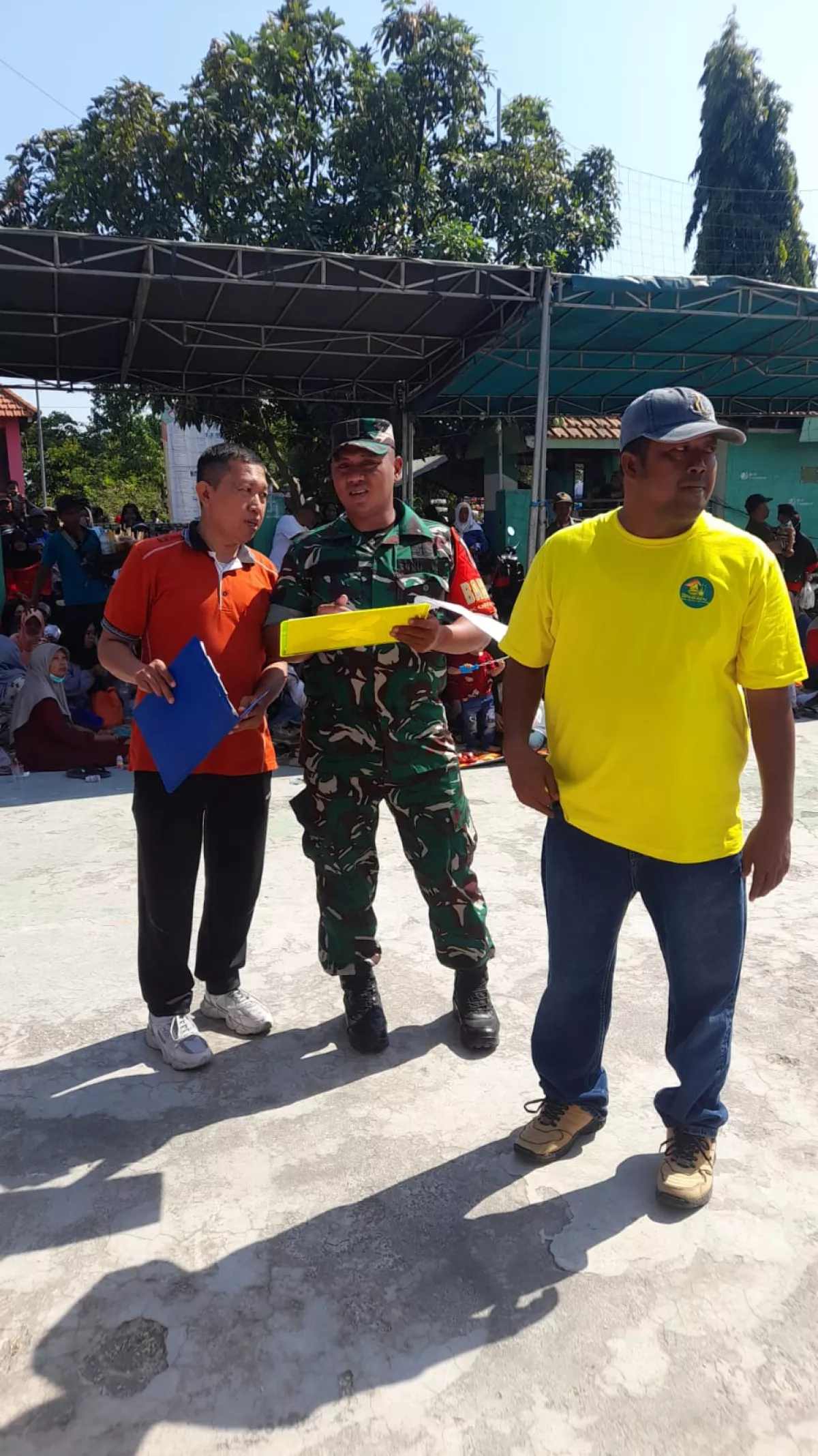 Jalan Sehat dan Undian Doorprize di Watesari, Babinsa Dukung Optimalisasi PBB-P2