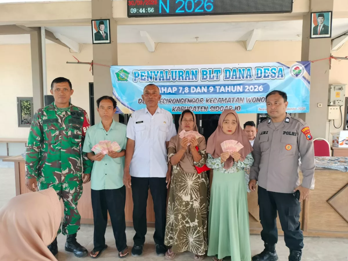 Babinsa Wonoayu Dampingi Penyaluran BLT Dana Desa, Pastikan Bantuan Tepat Sasaran