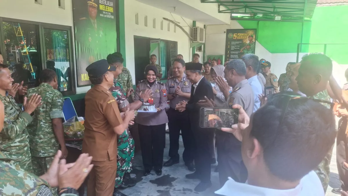 Forkopimka Sidoarjo Beri Kejutan HUT ke-81 TNI di Koramil Kota