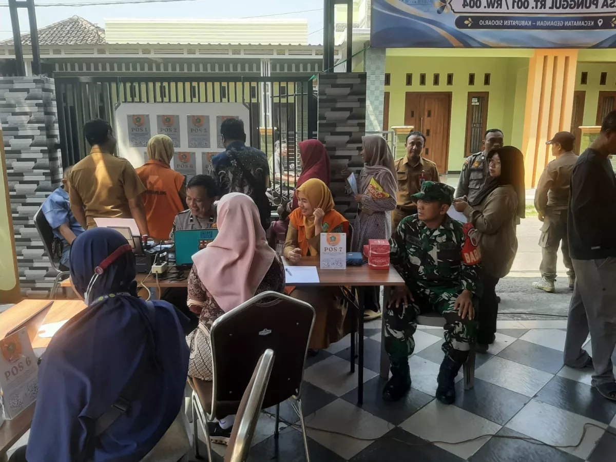 Poskamling Goes to RT Dekatkan Pelayanan Publik, Babinsa Punggul Kawal Sinergi Tiga Pilar